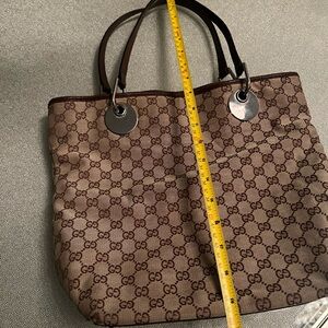 Authentic Gucci bag ! In good condition ! Any cuestión be free to asking.